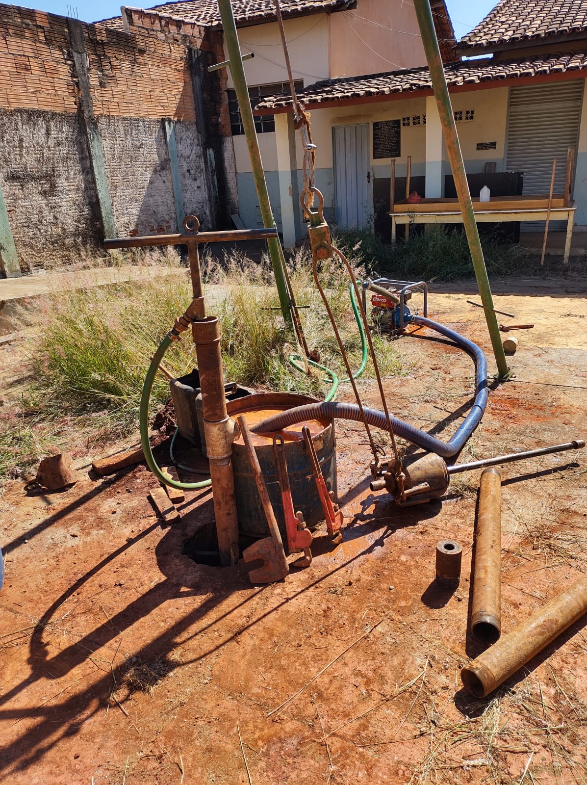 Equipamento de sondagem SPT em obra residencial